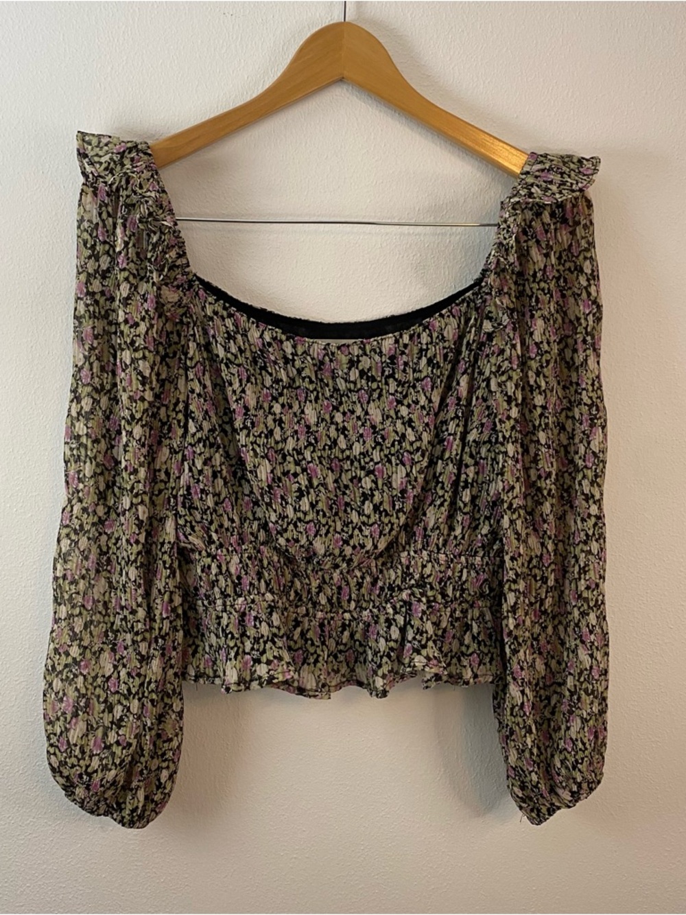 ASTR The Label Elva Floral‎ Ruffle Long Sleeve Blouse Black Fuchsia Womens Small